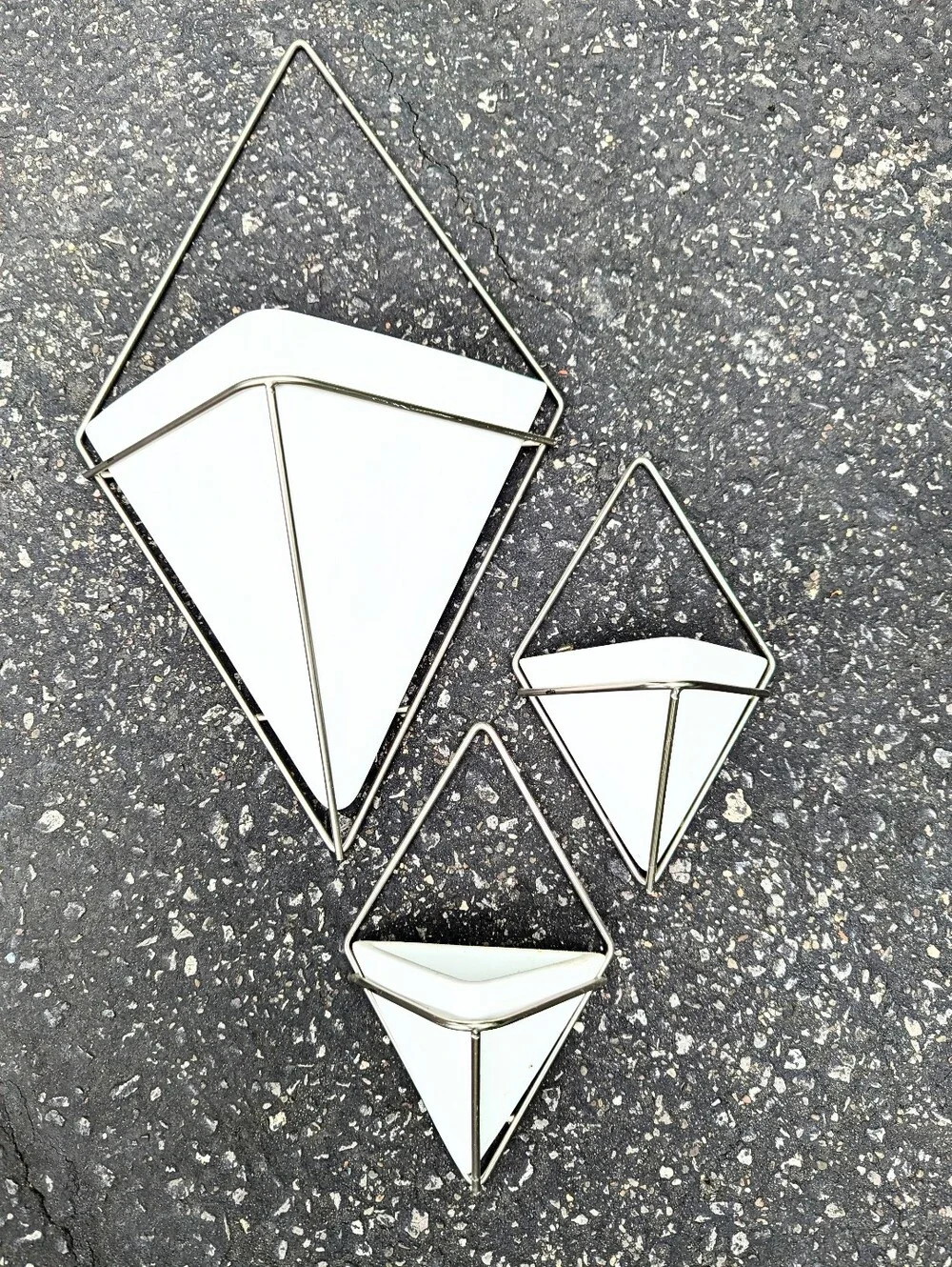LIKE NEW! White Geometric Hanging Wall Planter Set - Modern Metal Frame